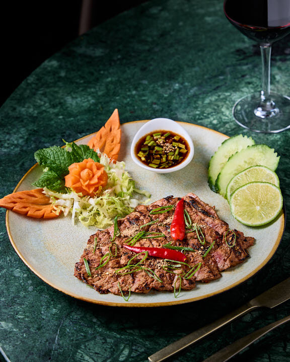 « Larmes du tigre » bœuf Angus marinée aux épices avec sauce