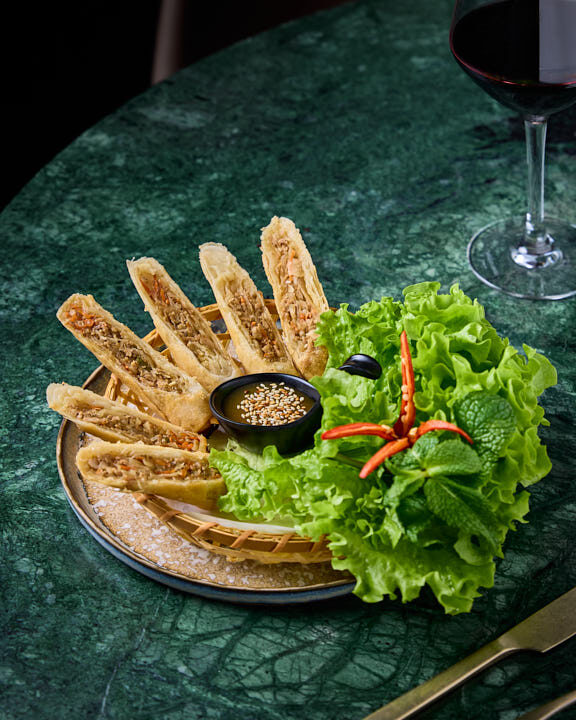 Rouleaux croustillants servis au restaurant Suanthai