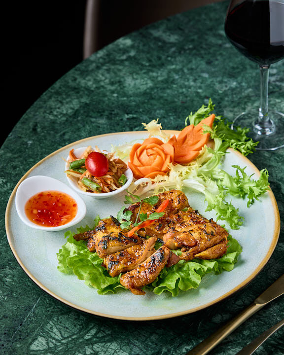 Cuisse de poulet grillée avec sauce